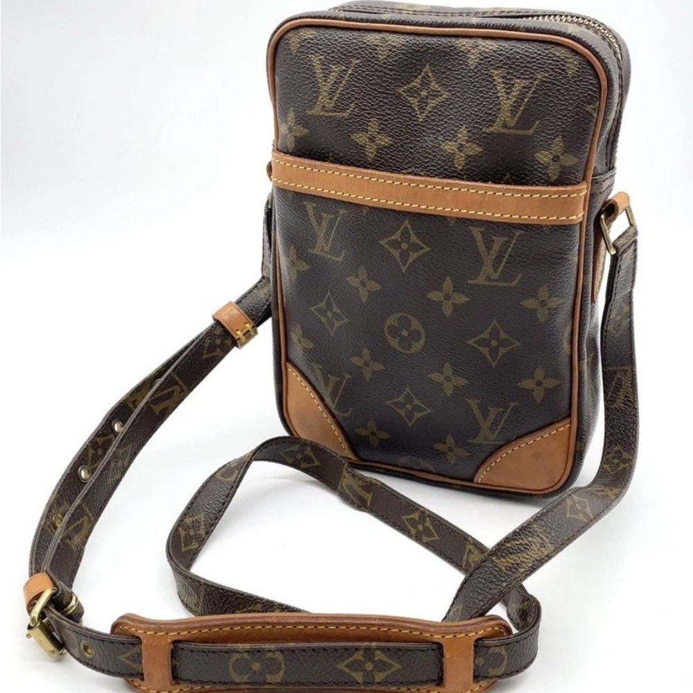 Louis Vuitton Danube PM Monogram Crossbody / Model M45266 | Made in France - Picture 2 of 15